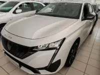 Usado Peugeot 308 Allure 131 CV (96 kW) 2022 Blanc nacre Berlina