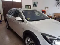 Usado Opel Insignia Country Tourer 195 CV (143 kW) 2014 Blanco Familiar