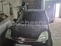 Usado Ford Fiesta Trend 68 CV (50 kW) 2005 Negro Utilitario