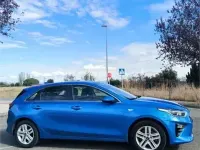Usado Kia Ceed 100 CV (73 kW) 2019 Azul Utilitario
