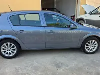 Usado Opel Astra Enjoy 105 CV (77 kW) 2005 Gris / plata Berlina