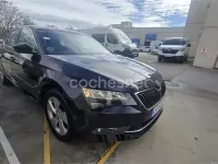 Usado Skoda Superb Ambition 150 CV (110 kW) 2017 Negro Berlina