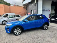 Usado Kia Stonic 100 CV (73 kW) 2024 Azul SUV