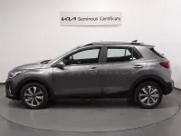 Usado Kia Stonic 100 CV (73 kW) 2025 Gris / plata SUV