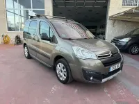 Usado Citroën Berlingo Feel 100 CV (73 kW) 2017 Marrón Monovolumen