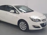 Usado Opel Astra Excellence 110 CV (80 kW) 2012 Blanco Berlina
