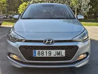 Usado Hyundai i20 Style 90 CV (66 kW) 2016 Gris / plata Berlina