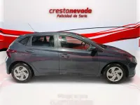 Usado Hyundai i20 101 CV (74 kW) 2022 Gris Utilitario