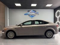 Usado Ford Mondeo Limited 140 CV (102 kW) 2015 Gris / plata Berlina