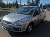 Usado Ford Focus Ghia 109 CV (80 kW) 2005 Gris / plata Berlina