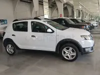 Usado Dacia Sandero Stepway 90 CV (66 kW) 2016 Blanco Berlina