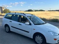 Usado Ford Focus Ambiente 90 CV (66 kW) 2001 Blanco Familiar
