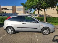 Usado Ford Focus Trend 100 CV (73 kW) 1999 Gris / plata Berlina