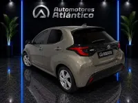 Usado Toyota Yaris Hybrid Active 116 CV (85 kW) 2025 Marrón Utilitario