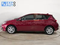 Usado Toyota Auris Business Edition 116 CV (85 kW) 2018 Rojo Berlina