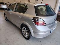 Usado Opel Astra Enjoy 105 CV (77 kW) 2007 Gris / plata Berlina