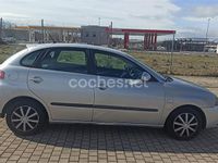 Usado Seat Ibiza 100 CV (73 kW) 2002 Gris / plata Utilitario