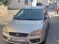 Usado Ford Focus Trend 100 CV (73 kW) 2007 Gris / plata Berlina