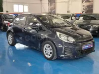 Usado Kia Rio 75 CV (55 kW) 2016 Gris / plata Utilitario