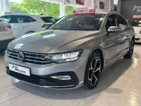 Usado VW Passat R-line 150 CV (110 kW) 2022 Gris / plata Familiar