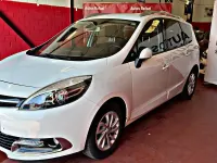 Usado Renault Grand Scénic Bose Edition 130 CV (95 kW) 2014 Blanco Monovolumen