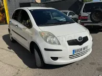 Usado Toyota Yaris Sol 87 CV (63 kW) 2009 Blanco Utilitario