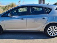 Usado Opel Astra Enjoy 110 CV (80 kW) 2010 Plateado Utilitario