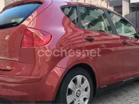 Usado Seat Altea Reference 102 CV (75 kW) 2005 Rojo Monovolumen