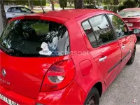 Usado Renault Clio II 70 CV (51 kW) 2008 Rojo Berlina