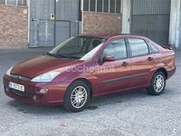 Usado Ford Focus Ghia 90 CV (66 kW) 2000 Granate Berlina