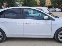 Usado Ford Focus Trend 109 CV (80 kW) 2008 Blanco Berlina