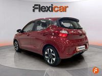 Usado Hyundai i10 67 CV (49 kW) 2023 Rojo Utilitario