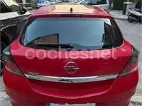 Usado Opel Astra GTC Enjoy 100 CV (73 kW) 2005 Rojo Berlina