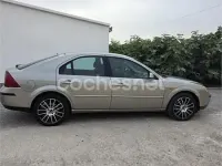Usado Ford Mondeo Ghia 130 CV (95 kW) 2002 Gris / plata Berlina