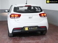 Usado Kia Rio 84 CV (61 kW) 2022 Blanco Berlina