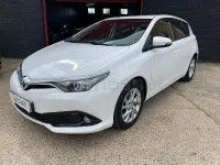 Usado Toyota Auris Active 90 CV (66 kW) 2016 Blanco Berlina
