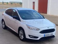 Usado Ford Focus Trend 120 CV (88 kW) 2015 Blanco Berlina