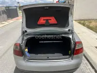 Usado Audi A4 130 CV (95 kW) 2002 Gris / plata Berlina