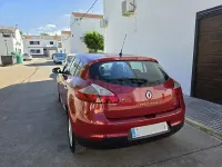 Usado Renault Mégane Dynamique 110 CV (80 kW) 2010 Granate Berlina