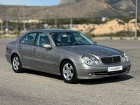 Usado Mercedes E280 Avantgarde 190 CV (139 kW) 2006 Beige Berlina