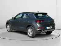 Usado VW T-Roc Life 110 CV (80 kW) 2023 Gris SUV