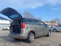 Usado Peugeot 5008 Allure 120 CV (88 kW) 2015 Beige Monovolumen