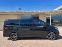 Begagnad Mercedes V300 Avantgarde 239 HK (175 kW) 2022 Svart Minibuss