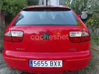 Usado Seat Leon 110 CV (80 kW) 2002 Rojo Utilitario