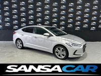 Usado Hyundai Elantra 128 CV (94 kW) 2018 Gris / plata Berlina