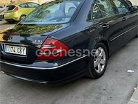 Usado Mercedes E270 Avantgarde 170 CV (125 kW) 2003 Azul Berlina