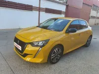 Usado Peugeot 208 Allure 100 CV (73 kW) 2022 Amarillo Utilitario