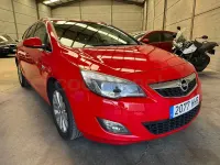 Usado Opel Astra Cosmo ST 125 CV (91 kW) 2011 Rojo Familiar