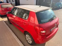 Usado Skoda Fabia 70 CV (51 kW) 2010 Rojo Berlina