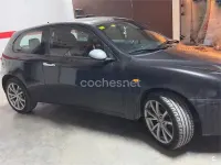 Usado Alfa Romeo 147 Distinctive 105 CV (77 kW) 2004 Negro Utilitario